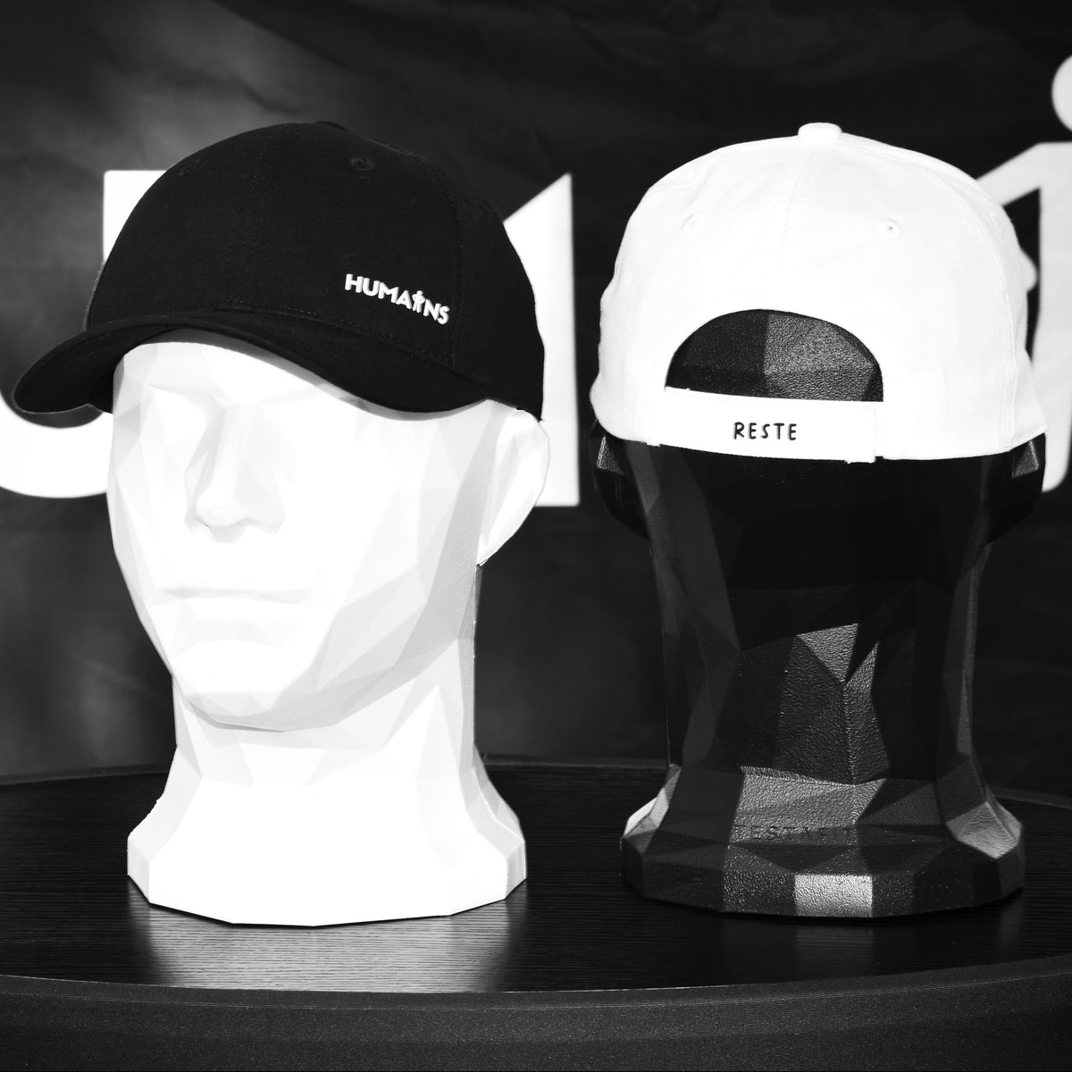 Casquette « Reste / Humains » – Blanche